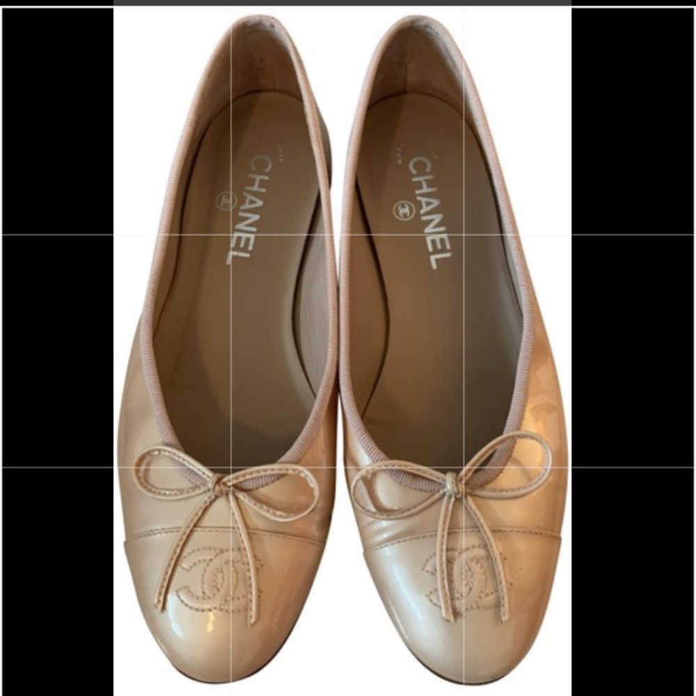CHANEL Interlocking CC Patent Leather Ballet Flats